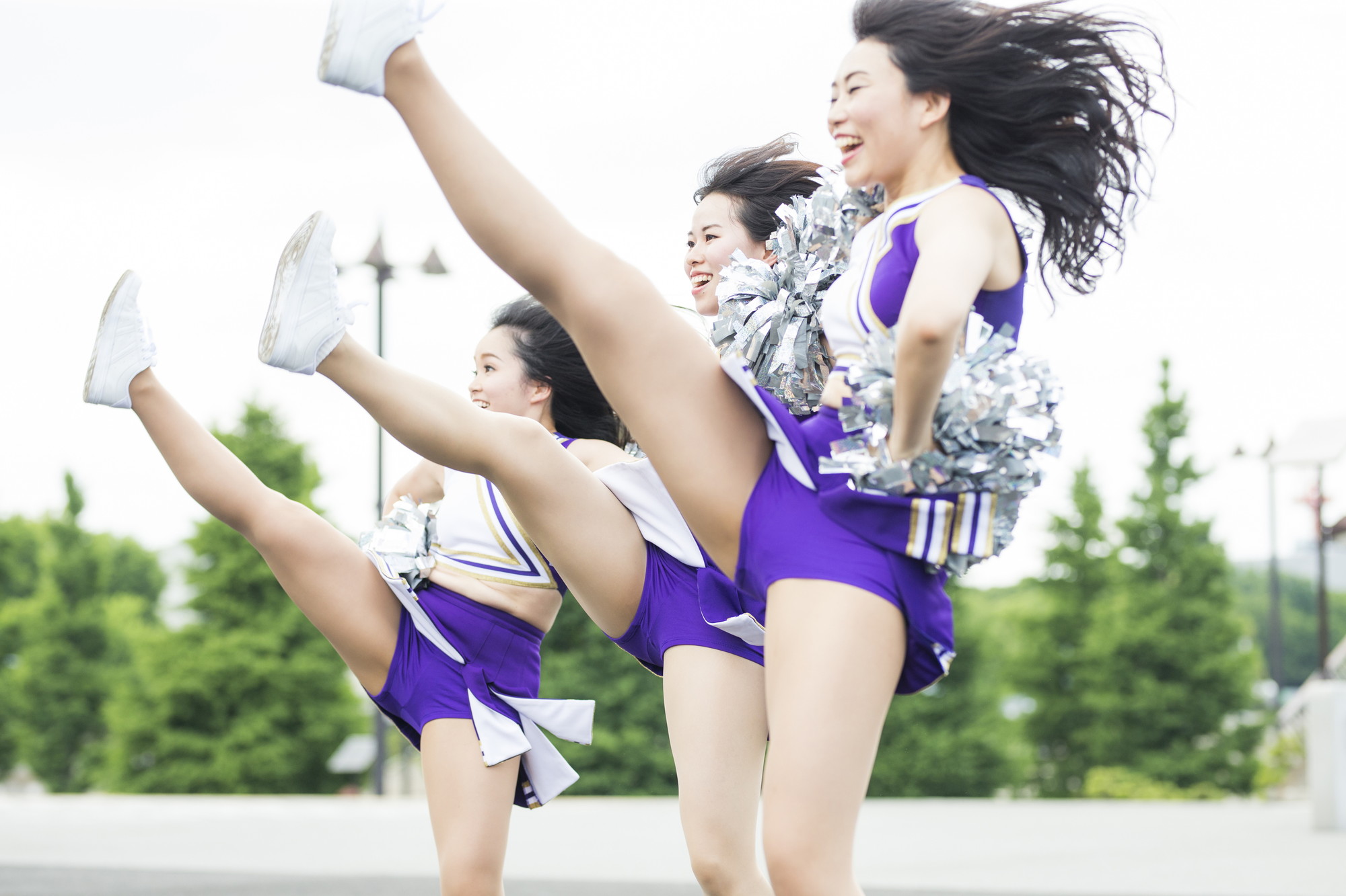 チアガール 足 上げ